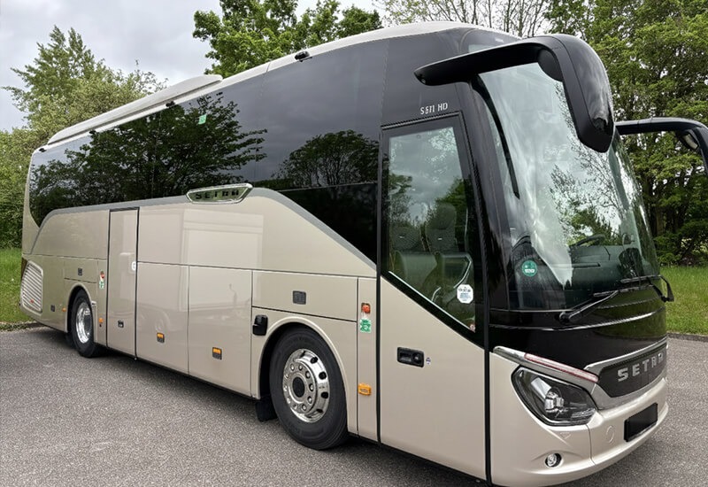 Setra 35-seat coach, front three-quarter view from the door side